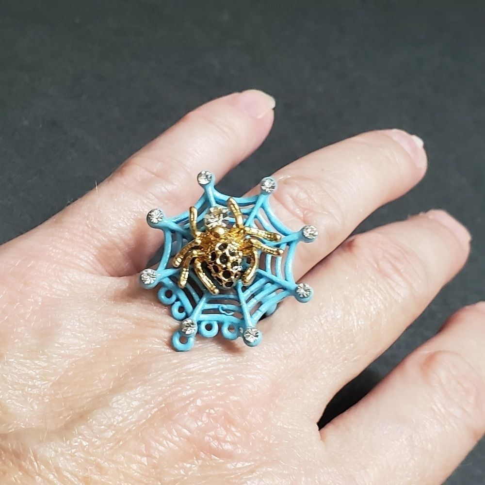 Fun blue spiderweb ring - Picture 3 of 7